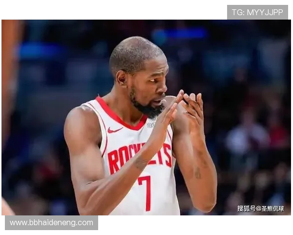 杜兰特命中三分瞬间 默里毫不示弱迅速回应 展现球场激烈对抗