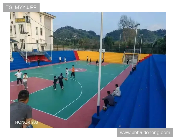 内耗如赛场看台前排起身挡视线坐着也能赢比赛篮球跑道与团队配合智慧